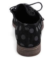 Load image into Gallery viewer, Django and Juliette shoe &quot;Kotty&quot; black dot patent
