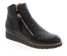 Load image into Gallery viewer, Django and Juliette Boot "Oh My" black stud
