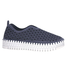Load image into Gallery viewer, Studio London Shoe "Tara" navy
