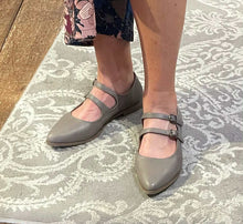 Load image into Gallery viewer, Bueno Shoe &quot;Bess&quot; grey
