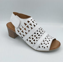 Load image into Gallery viewer, Tyche Sandal &quot;Lauren&quot; white
