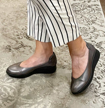 Load image into Gallery viewer, Saydo &quot;Sonia&quot; loafer pewter
