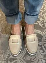Load image into Gallery viewer, Empress Shoe "Rowan" taupe
