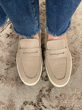 Load image into Gallery viewer, Vionic Shoe &quot;Uptown Loafer&quot; cobblestone
