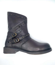 Load image into Gallery viewer, L&#39;Orange Boot Chocolate
