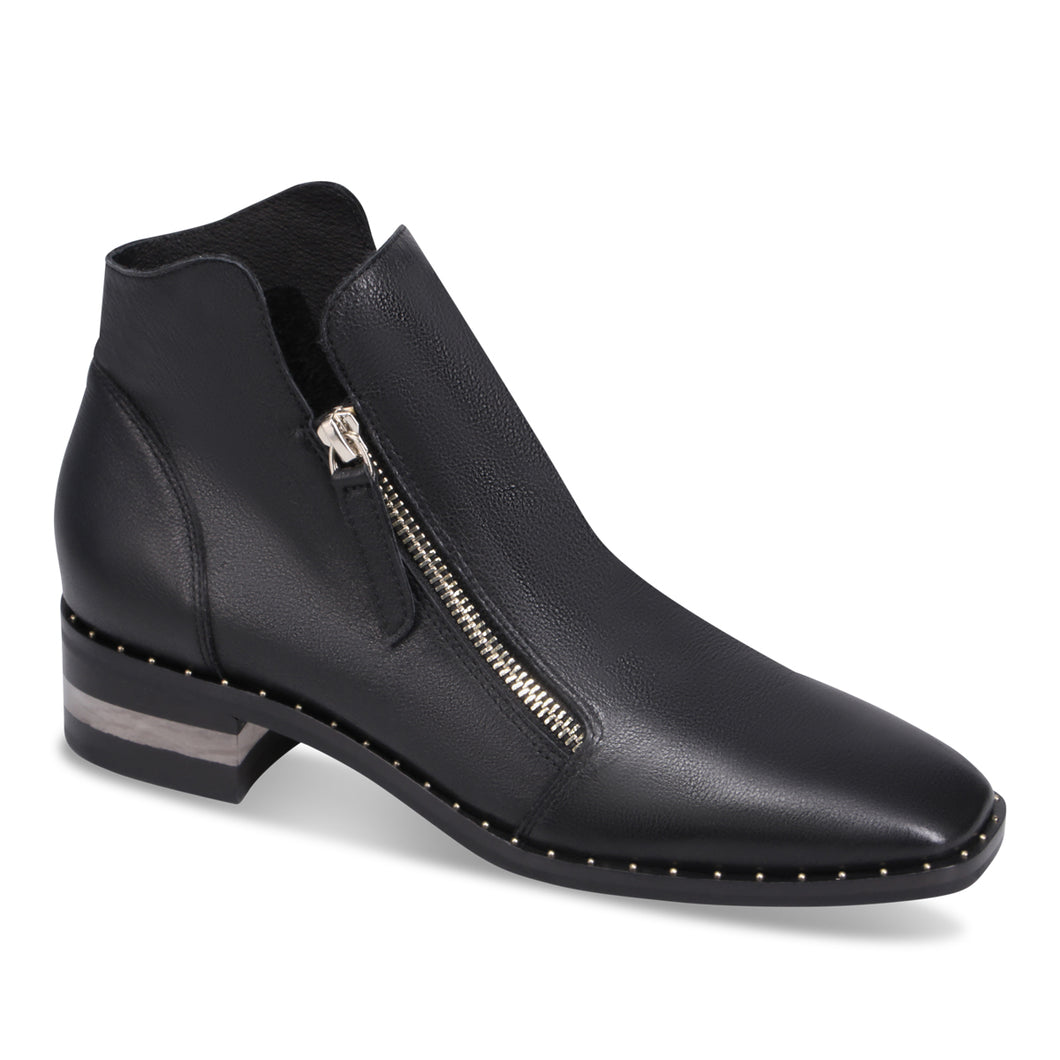 Django and Juliette Boot 