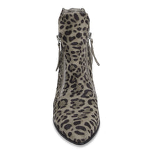 Load image into Gallery viewer, Django and Juliette Boot &quot;Jazzy&quot; leopard
