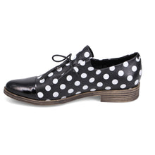 Load image into Gallery viewer, Django &amp; Juliette &quot;Kotty&quot; black/white polka-dot
