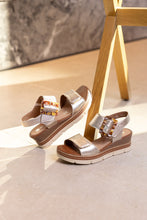 Load image into Gallery viewer, Remonte Sandal "Diana" light brass
