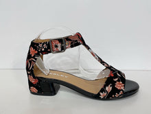 Load image into Gallery viewer, Bresley Shoe &quot;Alice&quot; Black Floral
