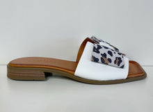 Load image into Gallery viewer, Kremara Sandal &quot;India&quot; white
