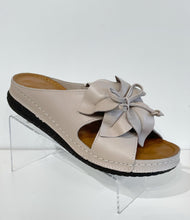 Load image into Gallery viewer, Kremara Sandal &quot;Isabelle&quot; Taupe
