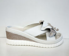 Load image into Gallery viewer, Kremara Sandal &quot;Ivy&quot; white
